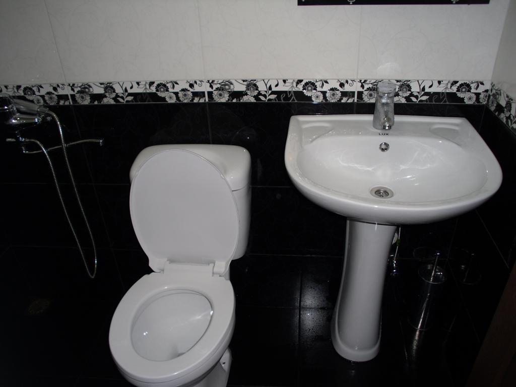 Suliko Guest House Batumi Exterior photo