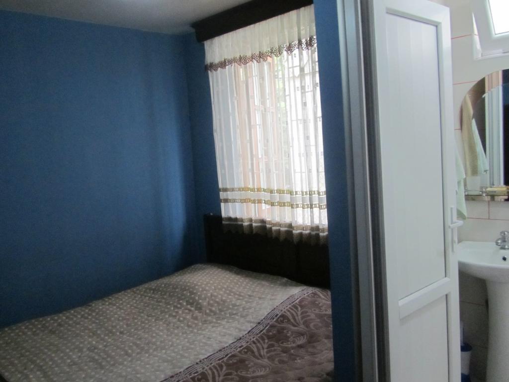 Suliko Guest House Batumi Room photo